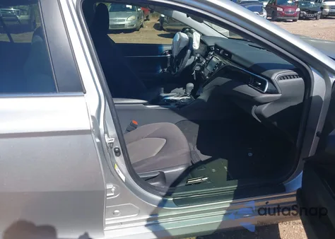 2018 Toyota Camry Le z USA, uszkodzony, nr VIN JTNB11HK2J3029531